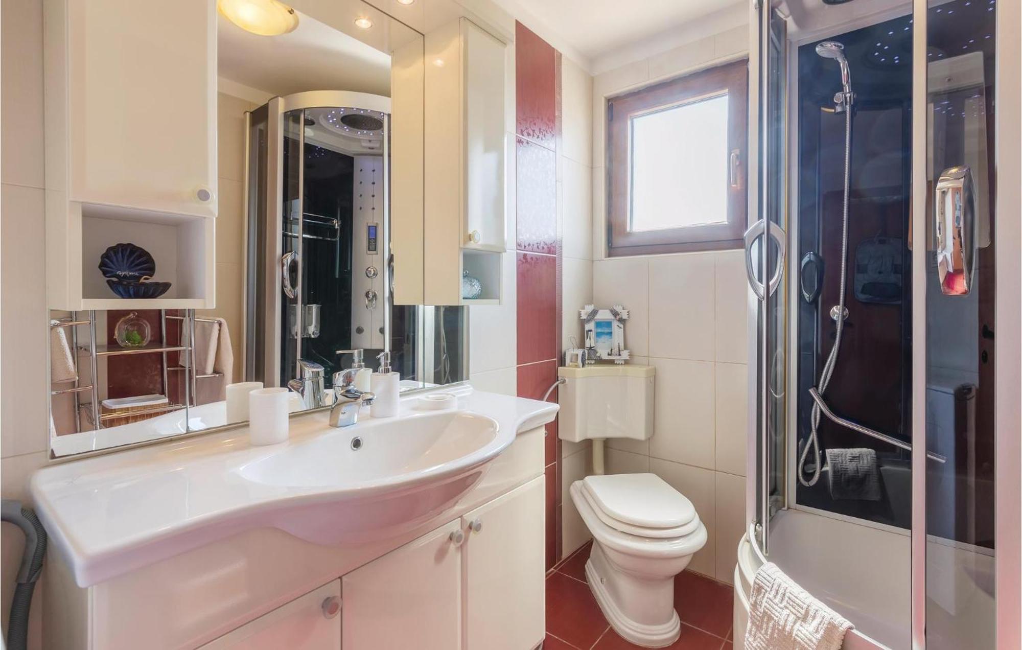 Pet Friendly Apartment In Koromacno With Wifi Exterior foto